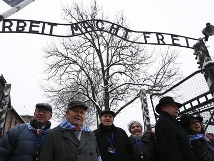 ניצולים בטקס לציון 70 שנה לשחרור אושוויץ (צילום: רויטרס)