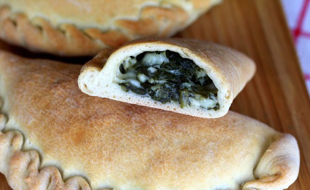 קלצונה תרד וגבינות