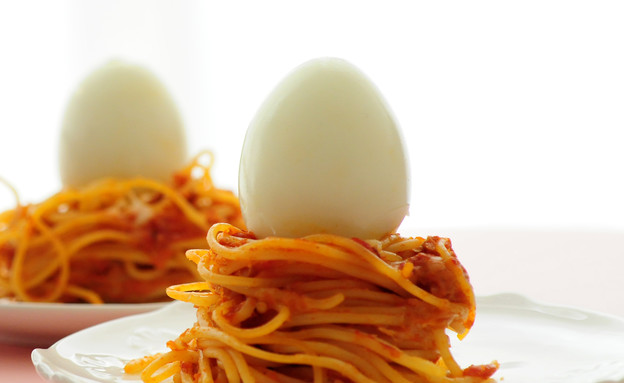 ביצה בקן ספגטי (צילום: שרית נובק - מיס פטל, mako אוכל)