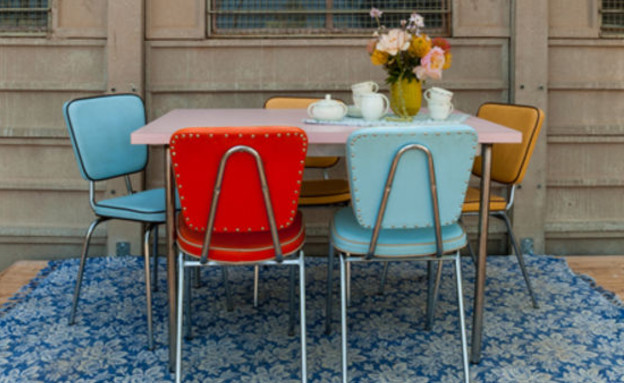 סט פינת אוכל הכולל שולחן וארבעה כיסאות מרופדים בסגנון וינטג (צילום: מתוך אתר מרמלדה)