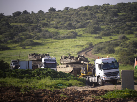 מובילי טנקים באזור לכיש (צילום: דו