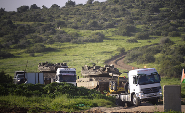 מובילי טנקים באזור לכיש (צילום: דו"צ)