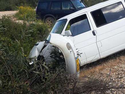 צוותים של המשרד להגנת הסביבה בודקת את הז