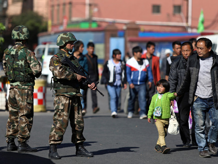 חיילים סינים במערב המדינה, ארכיון (צילום: רויטרס)
