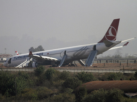 נוסע ישראלי תיעד הפנוי ממטוס טורקיש אירליינס (צילום: רויטרס)