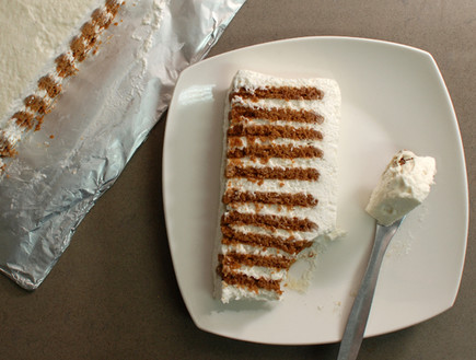 עוגת לוטוס וקצפת ב-5 דקות (צילום: נועם בסט, mako אוכל)