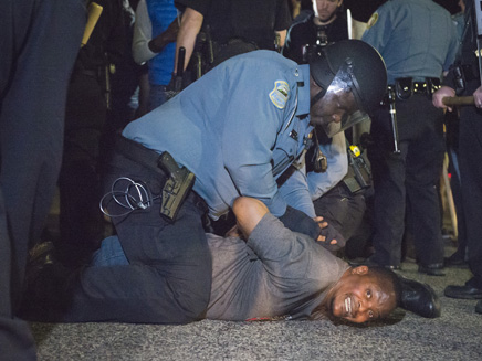 הפגנה, ירי בשוטרים, מיזורי, פרגוסון (צילום: חדשות 2)