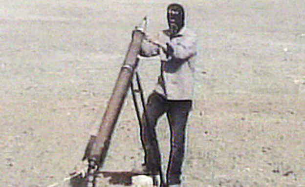 פעיל טרור ליד משגר קסאם (וידאו WMV: חדשות)