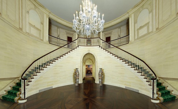 the-entry-way-is-magnificent-with-a-grand-double-s (צילום: Tamar Lurie)