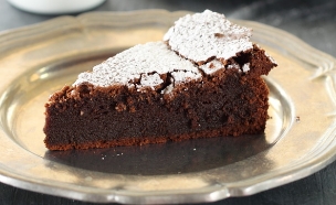 עוגת שוקולד איטלקית פרוסה (צילום: חן שוקרון, mako אוכל)