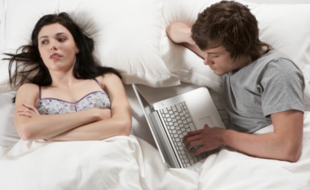 גבר ואישה במיטה (צילום: אימג'בנק / Thinkstock)