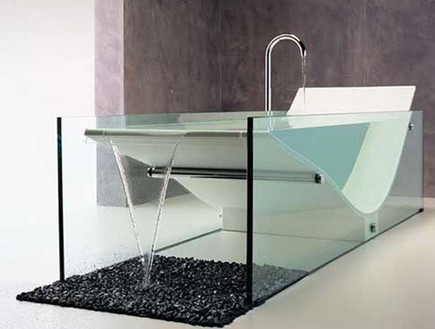 אמבטיות 09, בהשראת השזלונג שעיצב האדריכל לה-קורבוזיה (צילום: Omvivo)