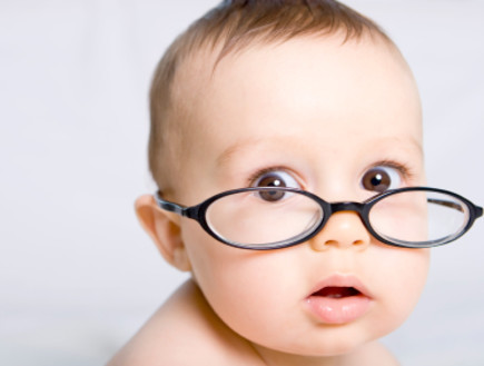 ילד עם משקפיים (צילום: Rui Frias, Istock)