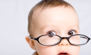 ילד עם משקפיים (צילום: Rui Frias, Istock)