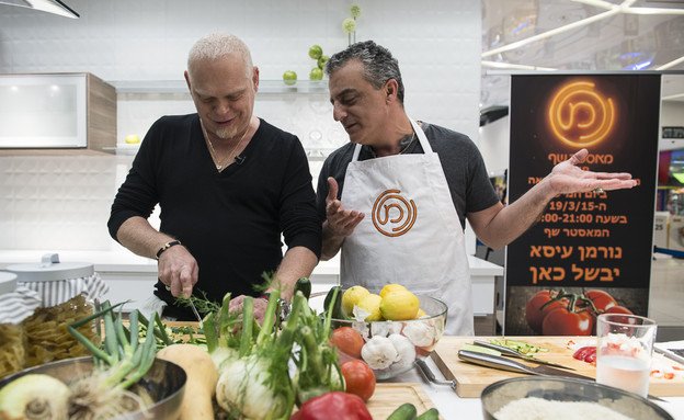 נורמן עיסא מבשל באיקאה עם הזוכה נורמן עיסא מבשל באיקאה עם הזוכה