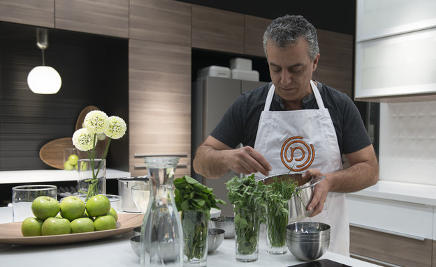 נורמן עיסא מבשל באיקאה נורמן עיסא מבשל באיקאה