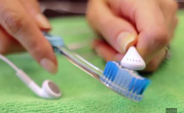 לנקות אקססוריז, אוזניות בעזרת מברשת שיניים (צילום: cleanmyspace.com)