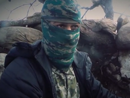 מחבל בריטי בסרטון של אל נוסרה (צילום: מתוך הסרטון)