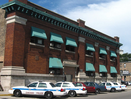 תחנת משטרה בשיקגו (צילום: JohnPickenPhoto, Flickr)