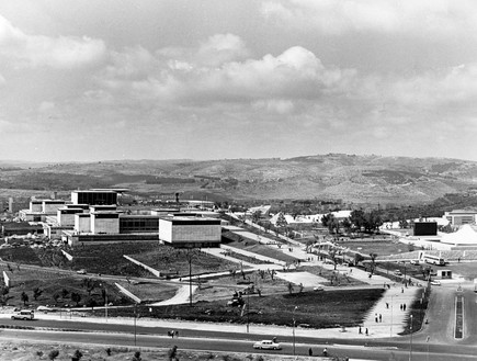 יובל למוזיאון ישראל, המוזיאון וסביבתו ב-1965 (צילום: דוד חריס)