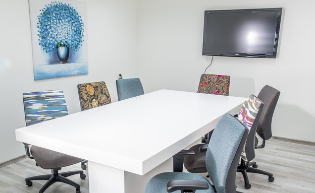 גאדג'טים למשרד, חדר ישיבות עם כיסאות עבודה בריפוד  (צילום: usexport.co.il)