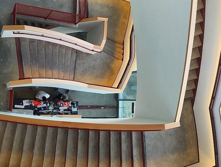 המשרדים החדשים של פייסבוק, גרם המדרגות הגיאומטרי (צילום: צילום מתוך האינסטגרם של andrewblotky)