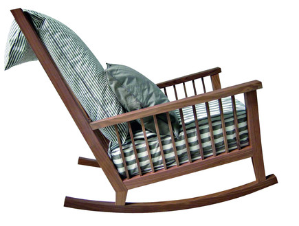 כורסאות סבתא, כיסא נדנדה של טולמנ'ס (צילום: יחצ טולמנ'ס GRAY)