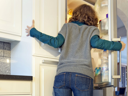 מנהגי אירוח, תרגישו חופשי לפתוח את המקרר (צילום: Thinkstock)
