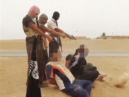 דאעש מוציאים להורג רופאים (צילום: dailymail.co.uk)