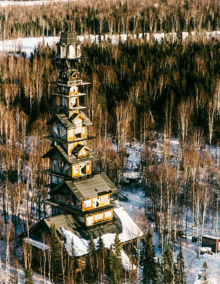 המגדל באלסקה (צילום: Jovell Rennie)