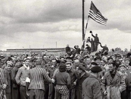 שחרור מחנה (צילום: צבא ארצות הברית)