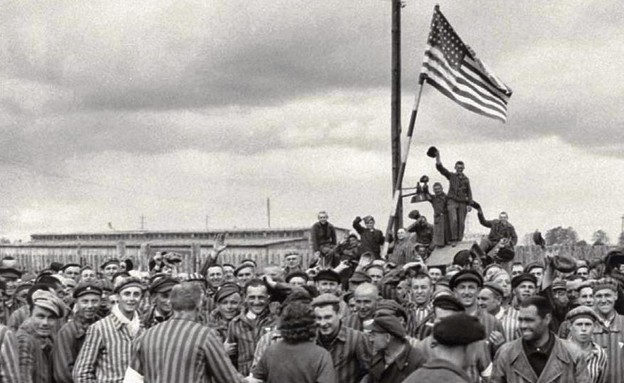שחרור מחנה (צילום: צבא ארצות הברית)