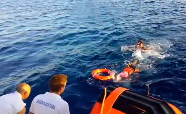 ספינת מהגרים איטליה (צילום: חדשות 2)