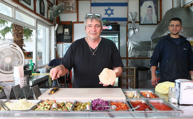 פלאפל ברטו, מגדל העמק (צילום: עודד קרני, אוכל טוב) פלאפל ברטו, מגדל העמק (צילום: עודד קרני, אוכל טוב)