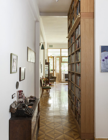 קרן אשד, ספרייה גובה (צילום: הגר דופלט)