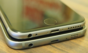 אייפון 6 מול גלקסי S6  (צילום: ניב ליליאן)