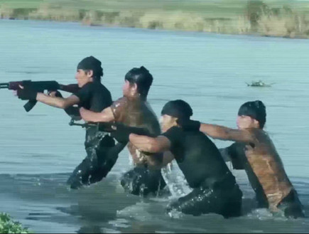 יחידת אריות הים של דאעש (צילום: מתוך הסרטון שעלה ב-Vocativ)