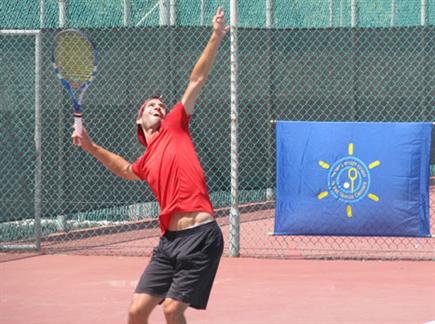 ניצחון קליל בדרך לשמינית הגמר (איגוד הטניס) (צילום: ספורט 5)