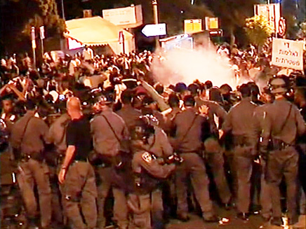 התנגשויות בין המשטרה למפגינים