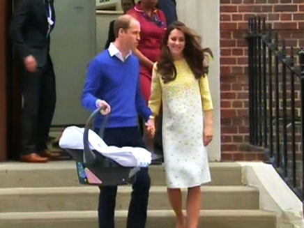 הזוג המלכותי עוזב את בית החולים (צילום: רויטרס)