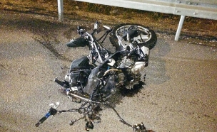 רוכב האופנוע נהרג במקום (צילום: דוברות מד"א)
