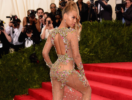 ביונסה, סולאנג' וקים במט גאלה, אפריל 2015 ביונסה, סולאנג' וקים במט גאלה, אפריל 2015