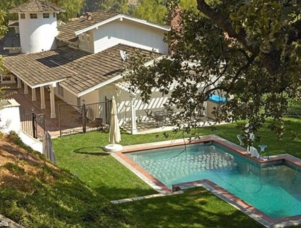 מיילי סיירוס קונה בית, בריכה (6) (צילום: Trulia Real Estate)