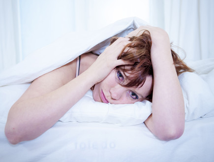 אישה במיטה (צילום: אימג'בנק / Thinkstock)