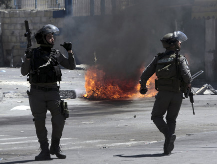 שוטרי משמר הגבול במהלך עימות ברצועה (צילום: AP)