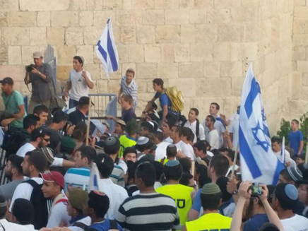 מהומות במהלך מצעד הדגלים מהומות במהלך מצעד הדגלים