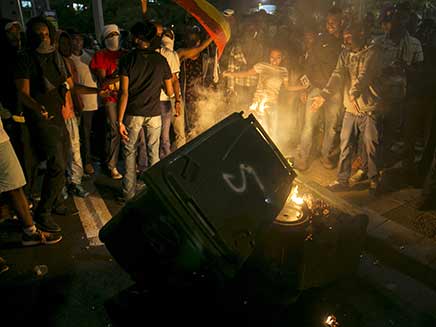 ההפגנה הסוערת בכיכר רבין (צילום: רויטרס)