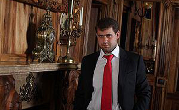 אילן שור - נאשם במעילת ענק (צילום: ויקיפדיה)