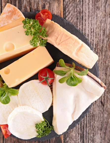 טיפים לאירוח, אל תעשו מגש גבינות עמוס עם מגוון גבי (צילום: Thinkstock)