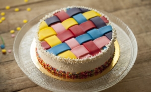 עוגת משבצות צבעונית  (צילום: אפיק גבאי, mako אוכל)